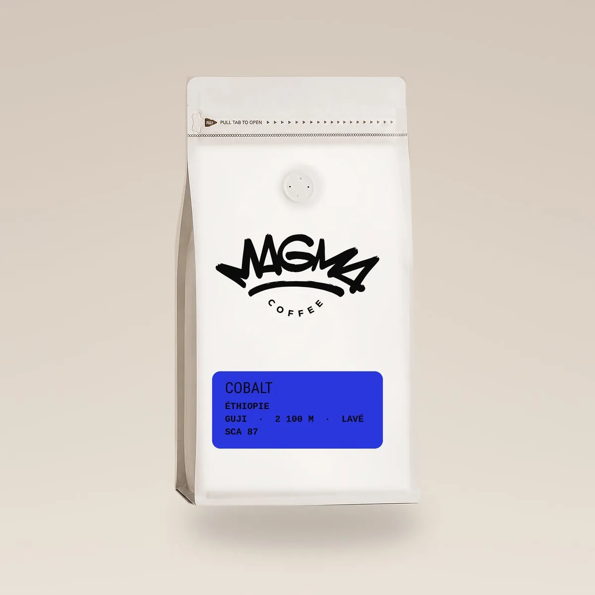 Sachet blanc Magma Coffee 1 kg, cartouche cobalt — Brésil Muriqui, café de spécialité en grain