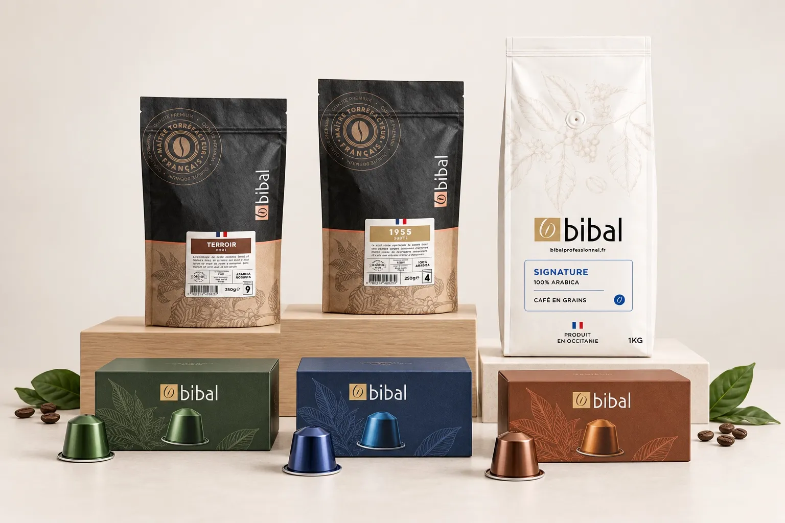 Gamme Bibal pour la grande distribution : paquets de café en grain et boîtes de capsules