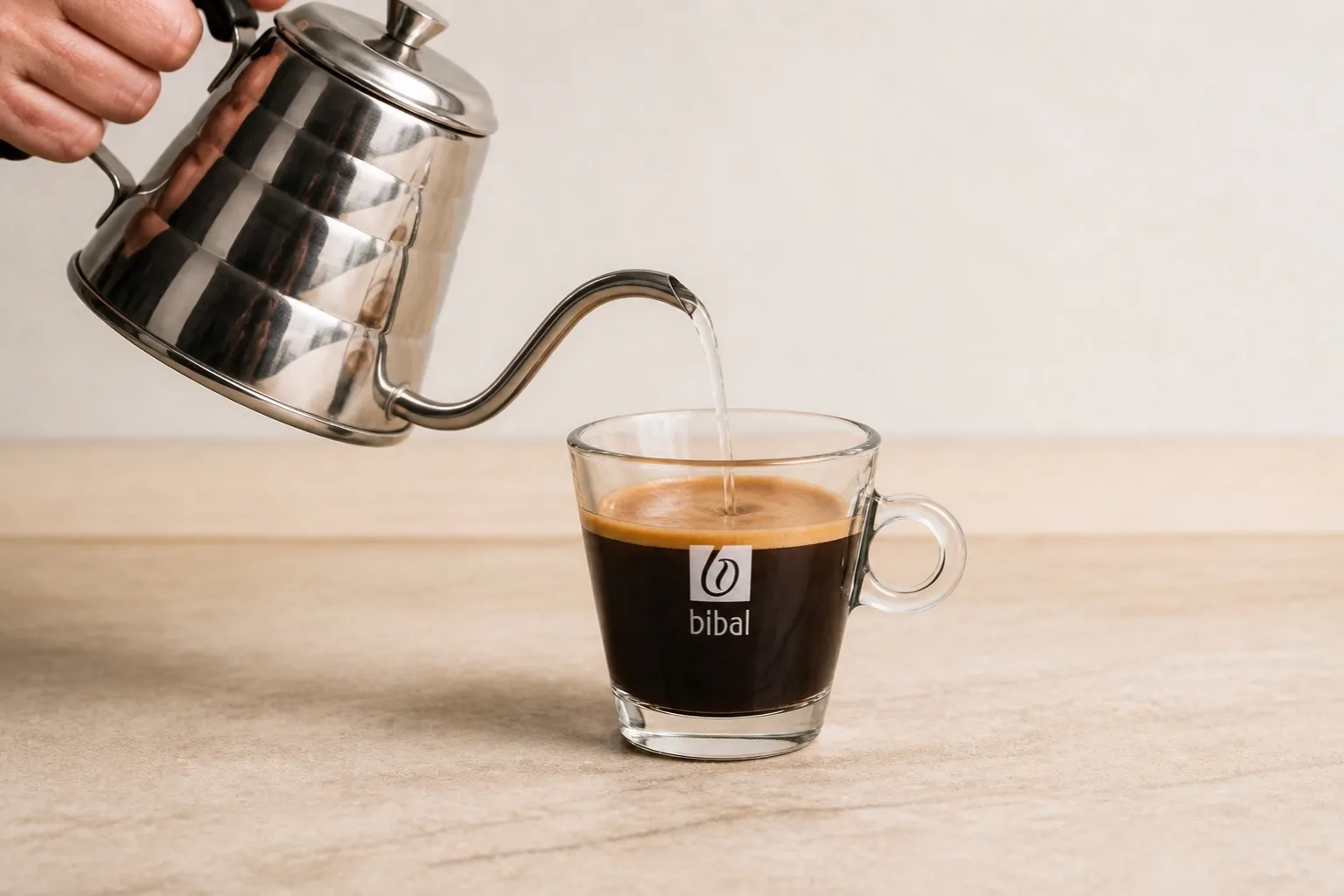 Double Expresso / Allongé — étape 2 : Allongé : compléter d'eau chaude QSP