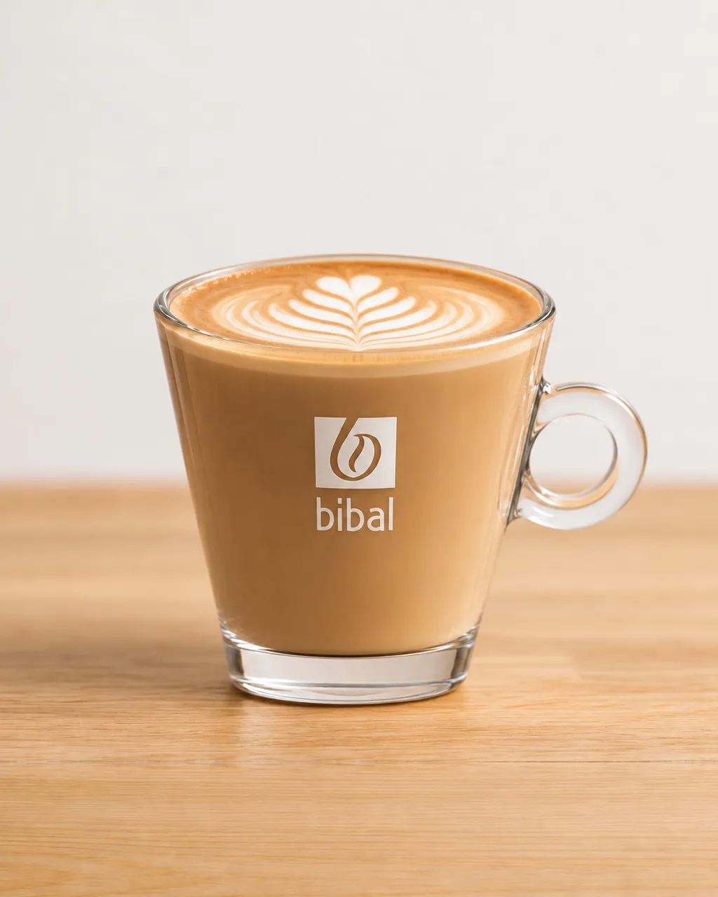 Flat White Barista — Latte Art — Le flat white des puristes, signé d'une rosetta : micro-mousse et geste de précision.