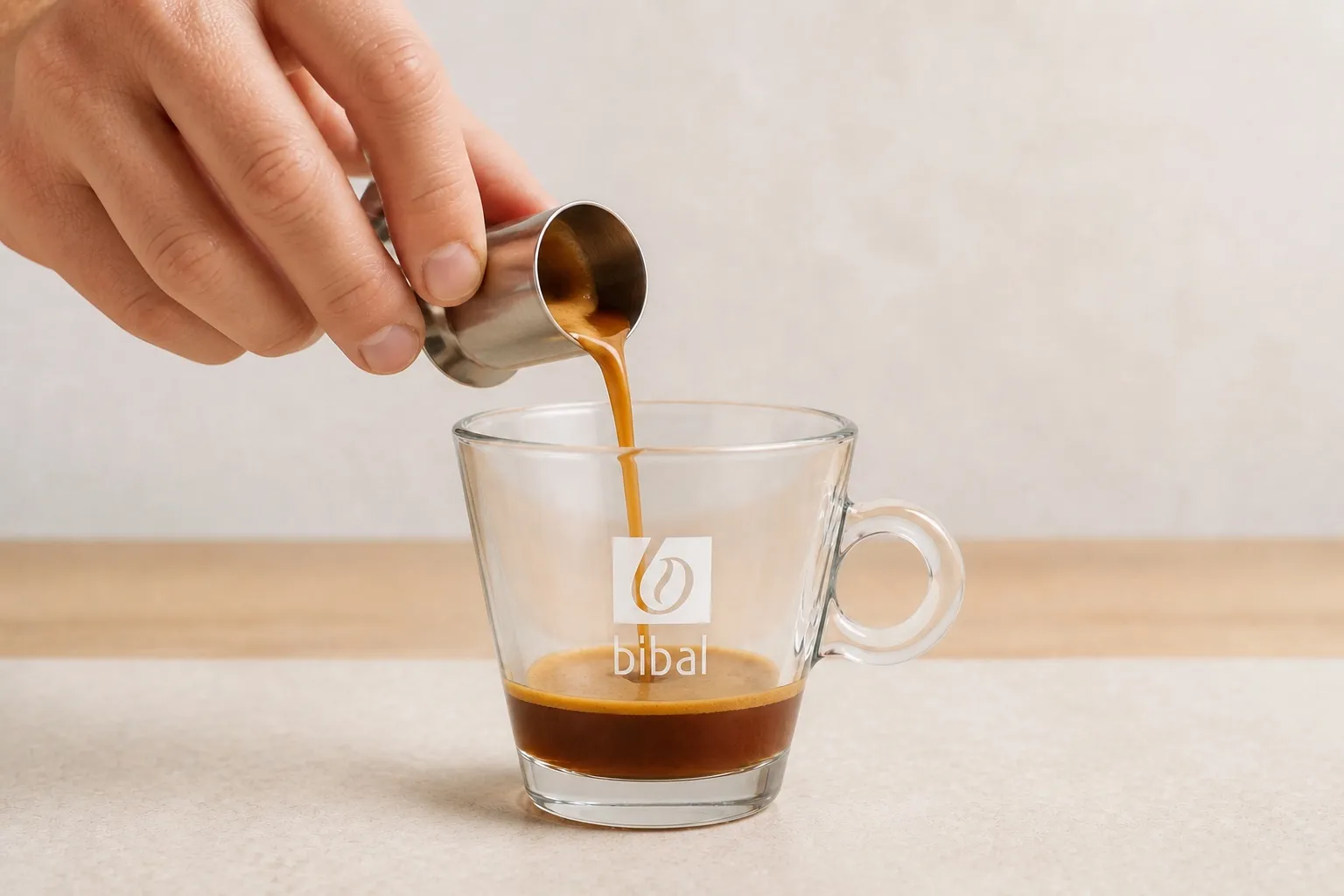 Latte Végétal Noisette Torréfiée — étape 2 : Extraire 1 dose (8-9 g) dessus