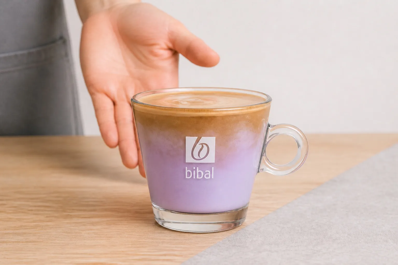 Ube Latte "Violet Tendance" — étape 3 : Servir sans mélanger